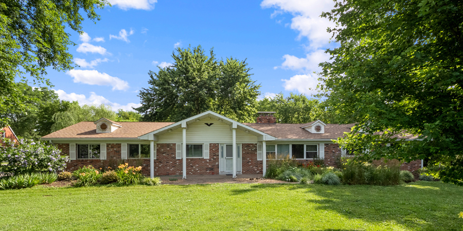View Karen Sheesley's REMAX listing for 1305 Goldfinch, Belleville IL 62223